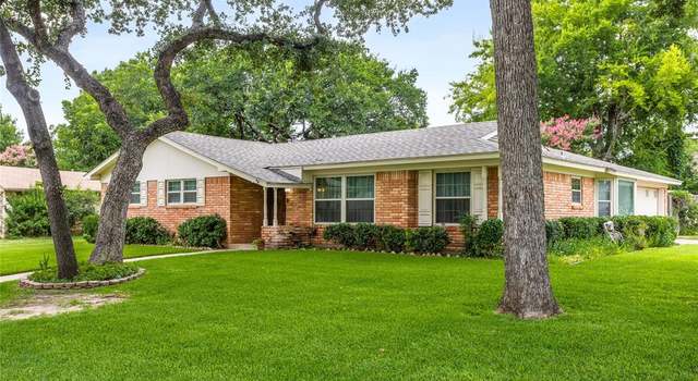 Photo of 520 Circleview Dr N, Hurst, TX 76054