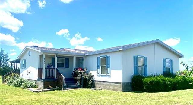 Photo of 323 Cedar Meadows Ln, Whitewright, TX 75491