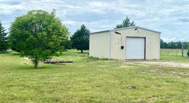 Photo of 323 Cedar Meadows Ln, Whitewright, TX 75491