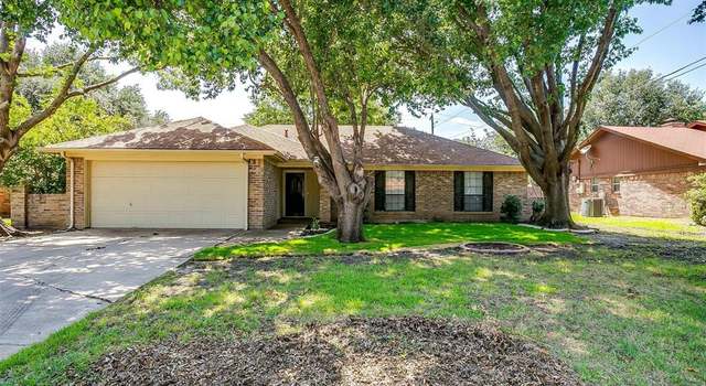 Photo of 920 Arrow Wood St, Benbrook, TX 76126