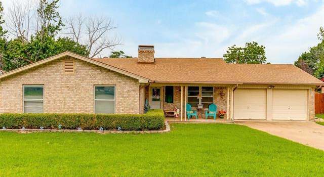 Photo of 156 Lilac Ln, Azle, TX 76020