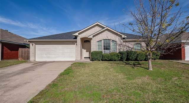 Photo of 1004 Andrew St, Burleson, TX 76028