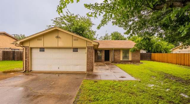 Photo of 917 Cottonwood Trl, Benbrook, TX 76126