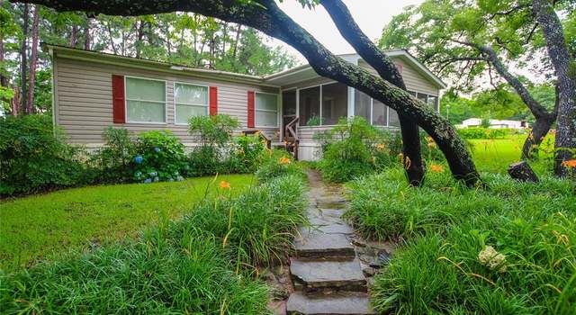 Photo of 2678 Oak Trail Shores Dr, Chandler, TX 75758