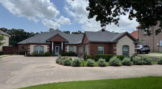 Photo of 3840 W Pioneer Dr, Irving, TX 75061