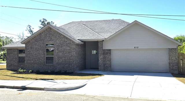 Photo of 610 E 3rd St, Weatherford, TX 76086