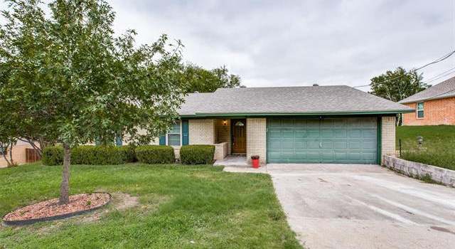 Photo of 205 Lakewood Dr, Waxahachie, TX 75165
