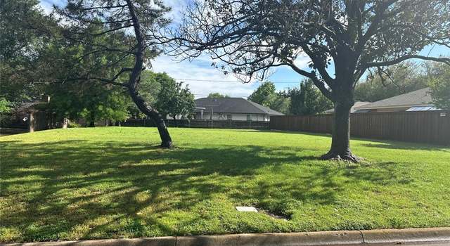 Photo of 337 Circleview Dr N, Hurst, TX 76054