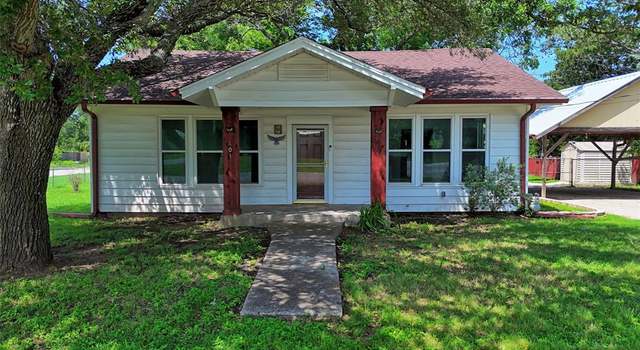Photo of 401 Young St, Nocona, TX 76255