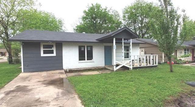 Photo of 536 S Greenville St, Wolfe City, TX 75496