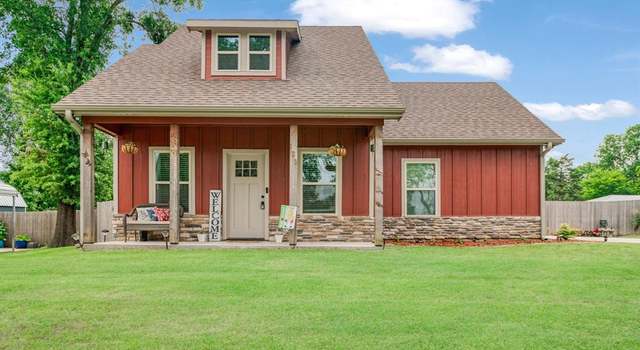Photo of 130 Fairview St, Blossom, TX 75416