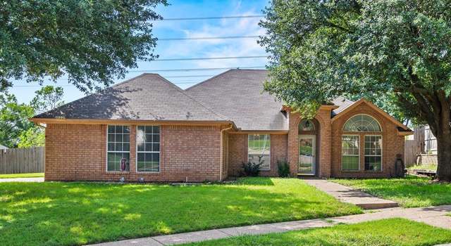 Photo of 10229 Trail Ridge Dr, Benbrook, TX 76126