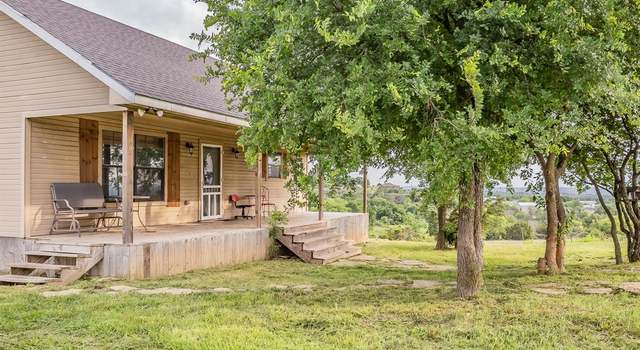 Photo of 131 Bluff Heights Dr, Weatherford, TX 76085