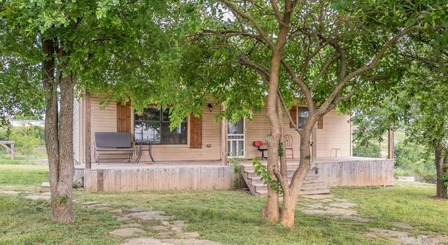 Photo of 131 Bluff Heights Dr, Weatherford, TX 76085