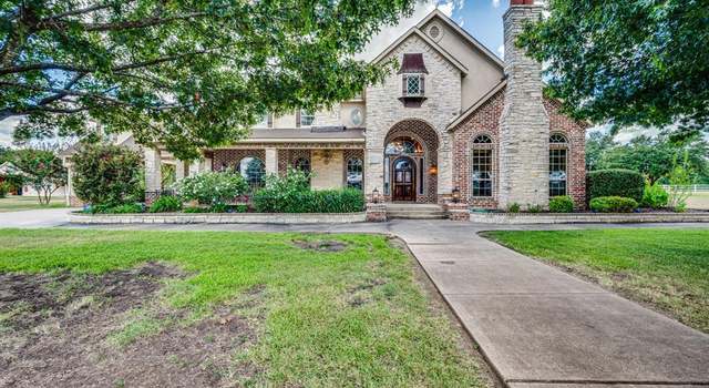 Photo of 800 Locust Dr, Red Oak, TX 75154