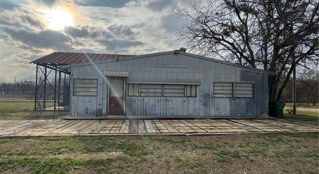 Photo of 208 E Spruce St, Abbott, TX 76621
