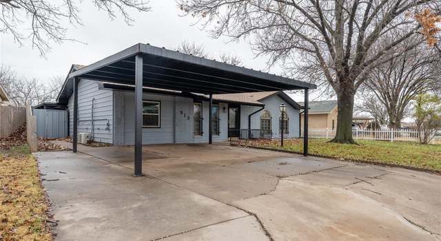 Photo of 913 Foley Ave, Iowa Park, TX 76367