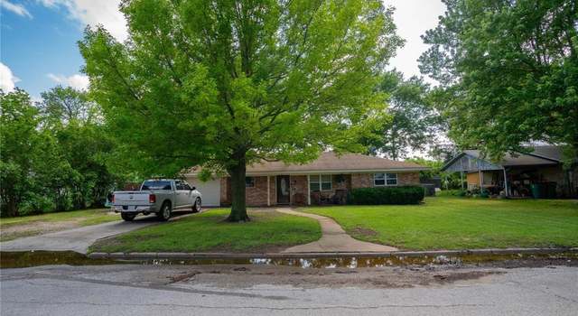 Photo of 101 California St, Saint Jo, TX 76265