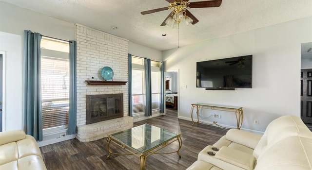 Photo of 2854 Briar Hill Dr, Grand Prairie, TX 75052