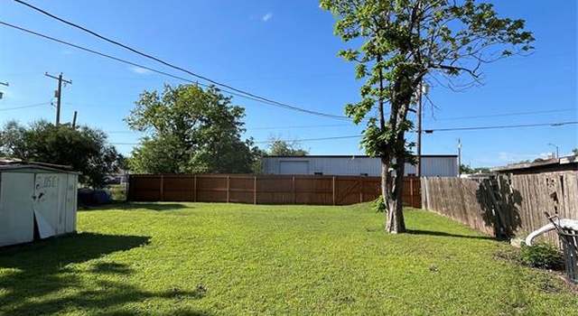 Photo of 915 W 3rd St, Taylor, TX 76574