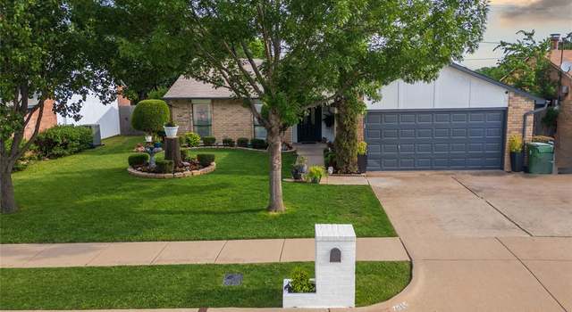 Photo of 7015 Blackberry Dr, Arlington, TX 76016