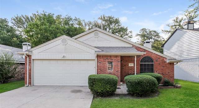 Photo of 914 Blue Jay Dr, Mansfield, TX 76063