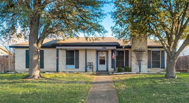 Photo of 1206 Oakbluff Dr, Lancaster, TX 75146