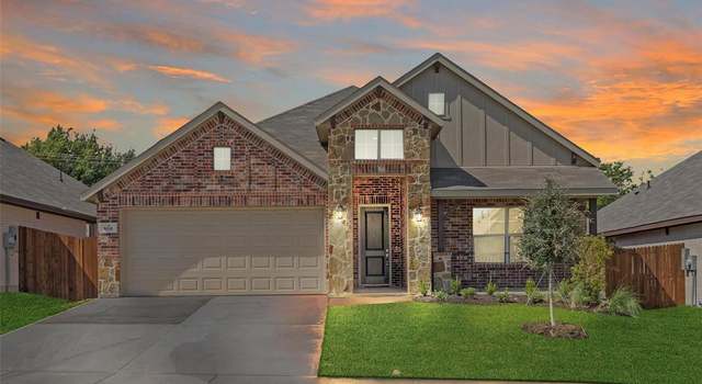 Photo of 808 Long Iron Dr, Fort Worth, TX 76108