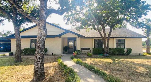 Photo of 104 Brad St, Jacksboro, TX 76458