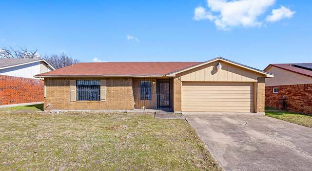 Photo of 2822 Pebble Beach Dr, Lancaster, TX 75134