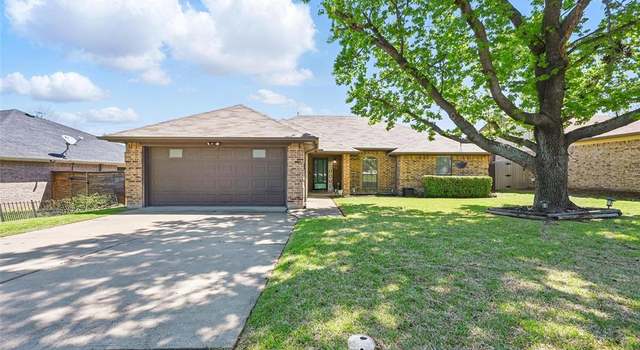 Photo of 1825 Canterbury Cir, Fort Worth, TX 76112