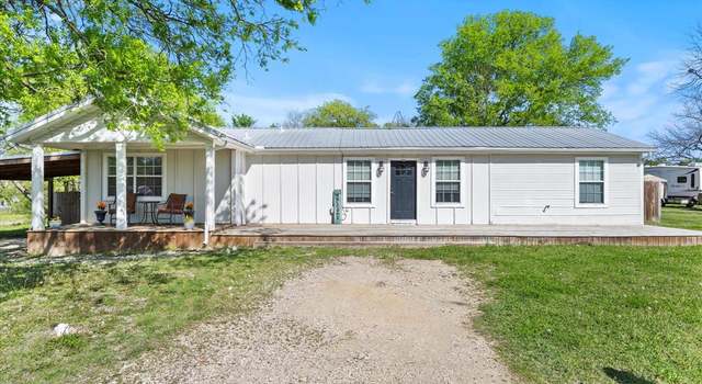Photo of 415 S Greenville St, Wolfe City, TX 75496