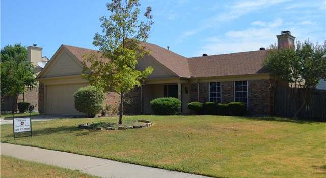 Photo of 4110 Scotland Dr, Grand Prairie, TX 75052