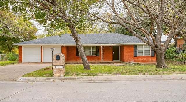 Photo of 2320 Capri Dr, Fort Worth, TX 76114