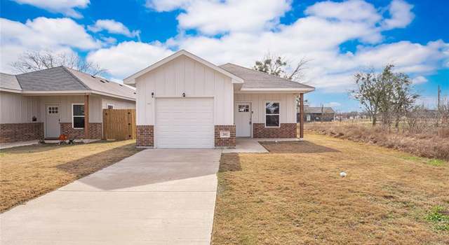 Photo of 202 E Henderson St, Itasca, TX 76055