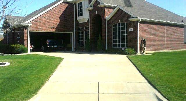 Photo of 221 Country Meadow Ct, Mansfield, TX 76063