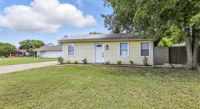 Photo of 216 N Dobson St, Burleson, TX 76028