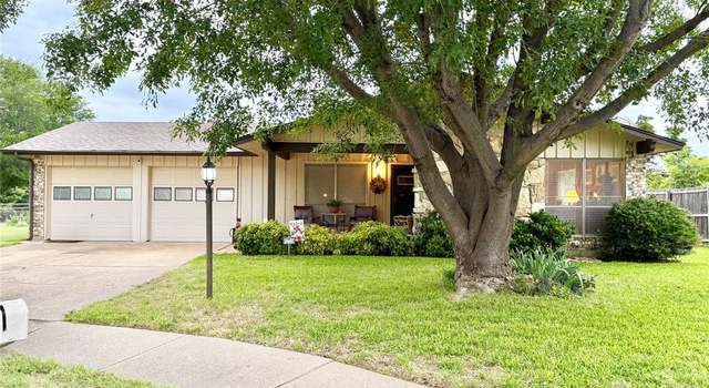 Photo of 1001 Whippoorwill Ct, Arlington, TX 76014
