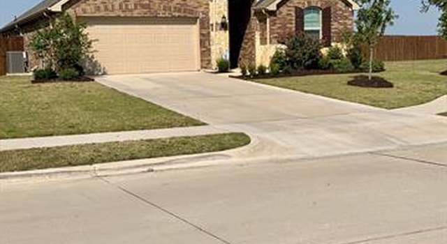 Photo of 465 Rockaway Dr, Midlothian, TX 76065