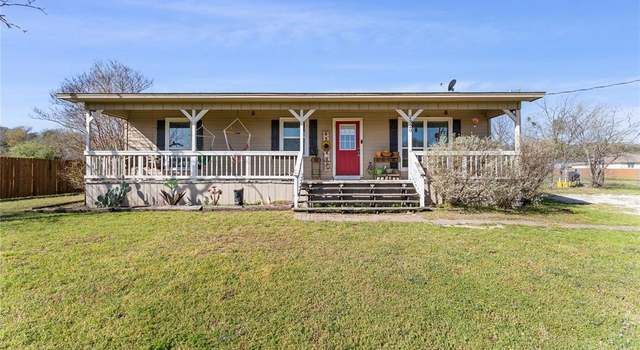 Photo of 1320 Laredo Dr, Granbury, TX 76048