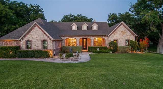 Photo of 5717 Maple Valley Dr, Azle, TX 76020