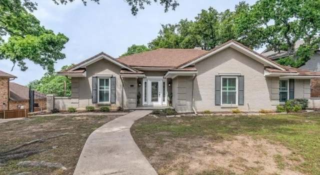 Property at 808 Portofino Dr, Arlington, TX 76012, 4 beds, 3 baths