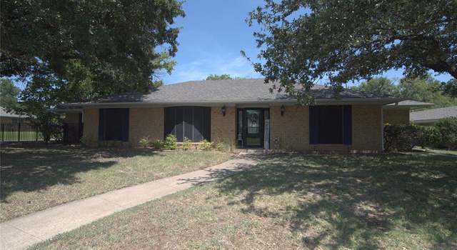 Photo of 1701 Crescent Dr, Sherman, TX 75092
