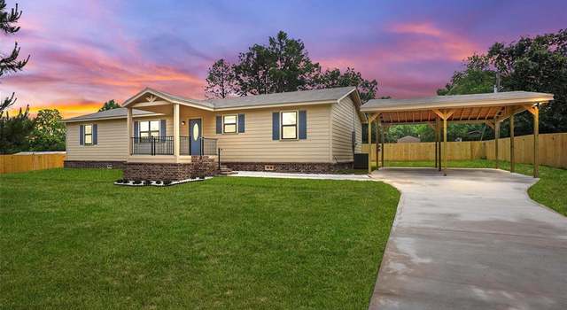 Photo of 2409 Waterwood Dr, Chandler, TX 75758