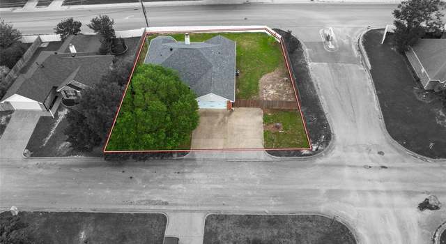 Photo of 1416 Lakeside Ct, Lindale, TX 75771
