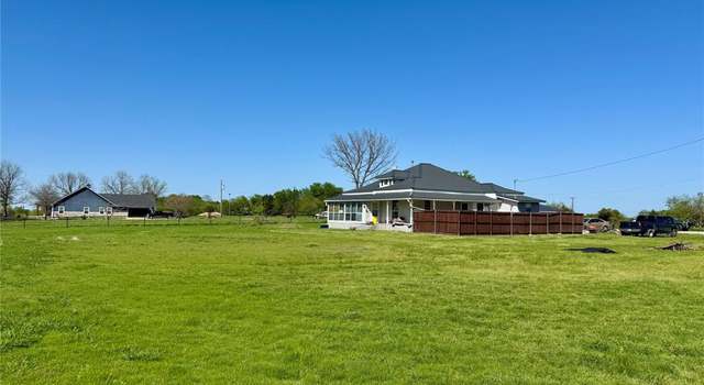 Photo of 210 E Warren St, Wolfe City, TX 75496