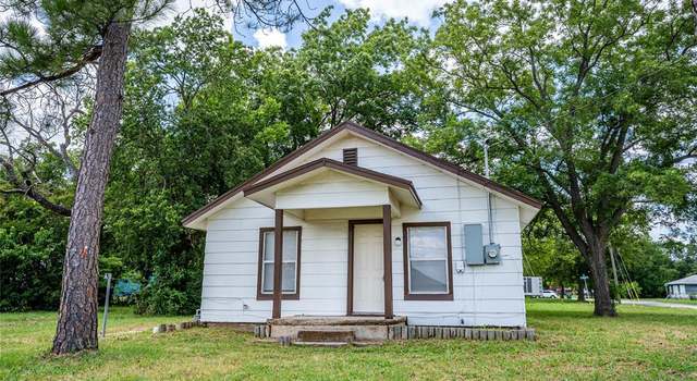 Photo of 1707 N Weaver St, Gainesville, TX 76240