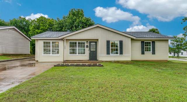 Property at 302 Lee Dr, Euless, TX 76039, 3 beds, 2 baths