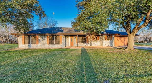 Photo of 1025 Country Ln, Oak Ridge, TX 75142