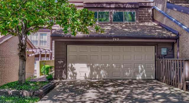 Photo of 743 Oakwood Trl, Fort Worth, TX 76112